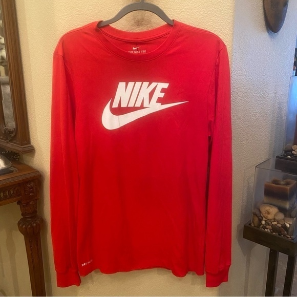 NWT-NIKE Men Red Dri-Fit Long Sleeve Athletic Top Size Small - Picture 1 of 7